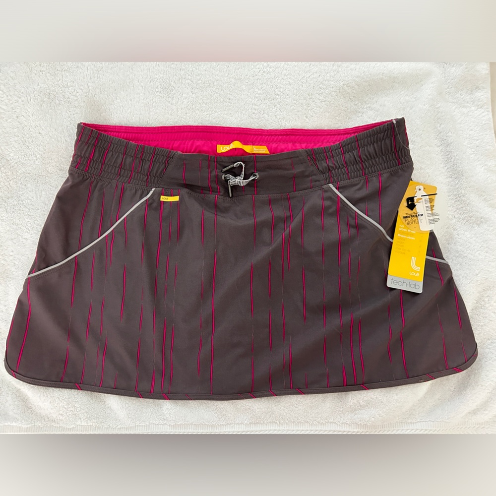 Lolë Speed Skirt. Size Large 12.75" length NWT